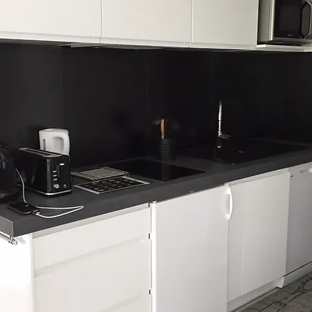 Apartment Renove Proche Avec Parking - Fr-1-843-51