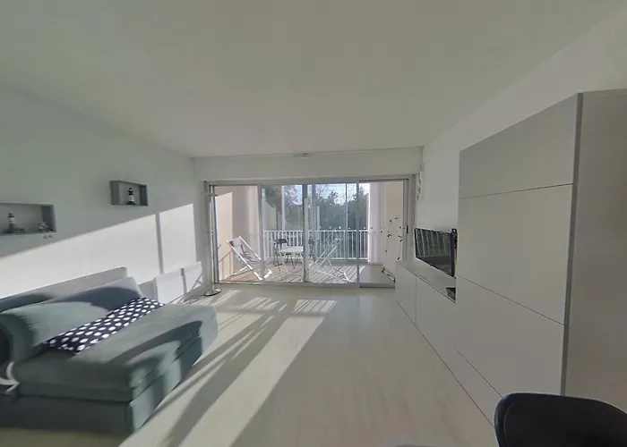 Renove Proche Avec Parking - Fr-1-843-51